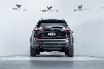 2020 Jeep Cherokee - Thumbnail