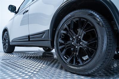 2017 Mitsubishi Outlander - Thumbnail