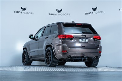 2017 Jeep Grand Cherokee - Thumbnail
