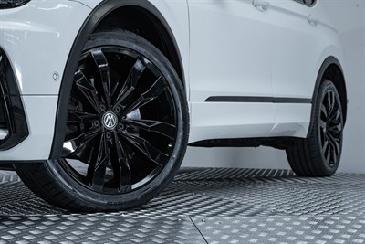 2018 Volkswagen Tiguan - Thumbnail