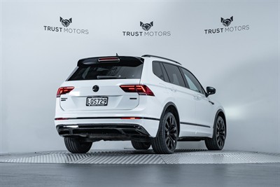 2018 Volkswagen Tiguan - Thumbnail