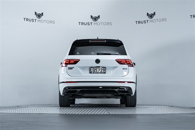 2018 Volkswagen Tiguan - Thumbnail