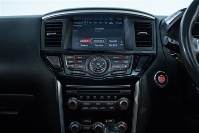 2018 Nissan Pathfinder - Thumbnail