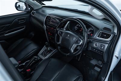 2022 Mitsubishi Triton - Thumbnail