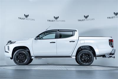 2022 Mitsubishi Triton - Thumbnail