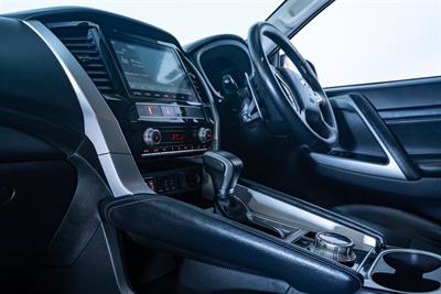 2023 Mitsubishi Pajero Sport - Thumbnail