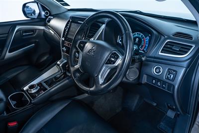 2023 Mitsubishi Pajero Sport - Thumbnail