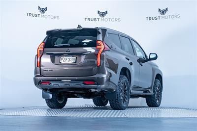 2023 Mitsubishi Pajero Sport - Thumbnail