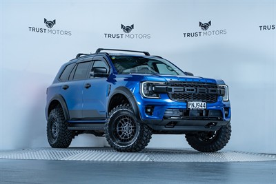 2022 Ford Everest - Thumbnail