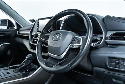 2022 Toyota Highlander - Thumbnail