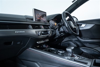 2019 Audi RS4 - Thumbnail