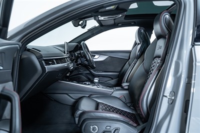 2019 Audi RS4 - Thumbnail