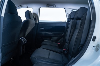 2020 Mitsubishi Outlander - Thumbnail