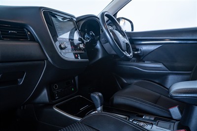 2020 Mitsubishi Outlander - Thumbnail