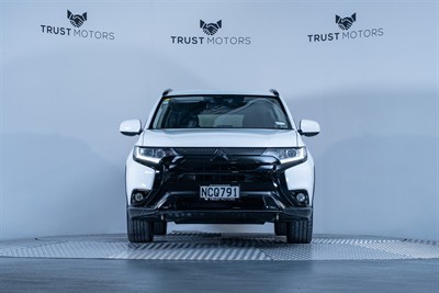 2020 Mitsubishi Outlander - Thumbnail