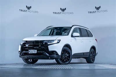 2020 Mitsubishi Outlander - Thumbnail
