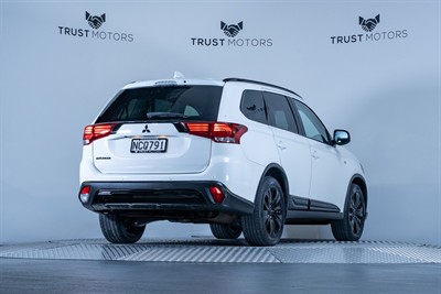 2020 Mitsubishi Outlander - Thumbnail