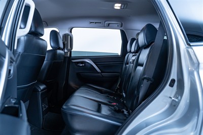 2023 Mitsubishi Pajero Sport - Thumbnail