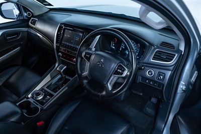 2023 Mitsubishi Pajero Sport - Thumbnail