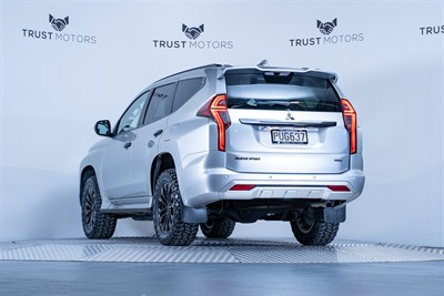 2023 Mitsubishi Pajero Sport - Thumbnail