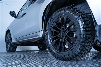 2023 Mitsubishi Pajero Sport - Thumbnail
