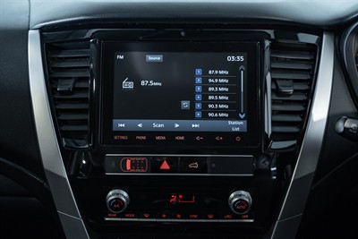 2022 Mitsubishi Pajero Sport - Thumbnail