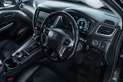 2022 Mitsubishi Pajero Sport - Thumbnail