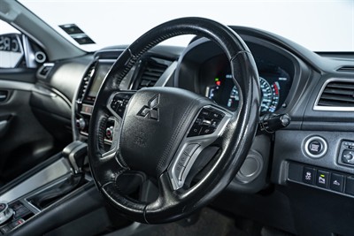 2022 Mitsubishi Pajero Sport - Thumbnail