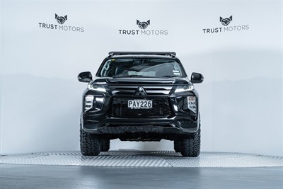 2022 Mitsubishi Pajero Sport - Thumbnail