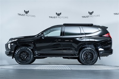 2022 Mitsubishi Pajero Sport - Thumbnail