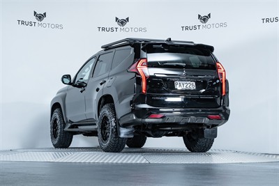 2022 Mitsubishi Pajero Sport - Thumbnail