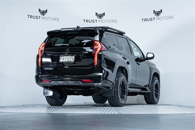 2022 Mitsubishi Pajero Sport - Thumbnail