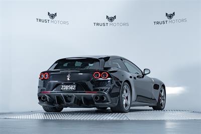 2018 Ferrari GTC4 LUSSO T - Thumbnail