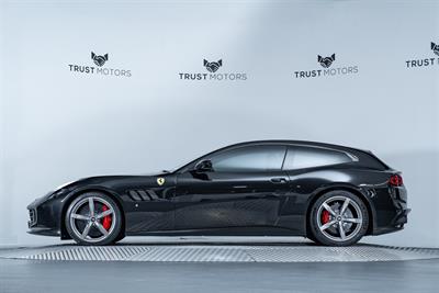 2018 Ferrari GTC4 LUSSO T - Thumbnail