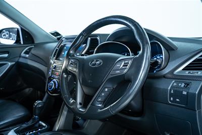 2016 Hyundai Santa Fe - Thumbnail
