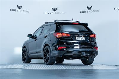 2016 Hyundai Santa Fe - Thumbnail
