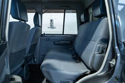 2014 Toyota Landcruiser - Thumbnail