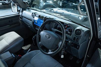 2014 Toyota Landcruiser - Thumbnail