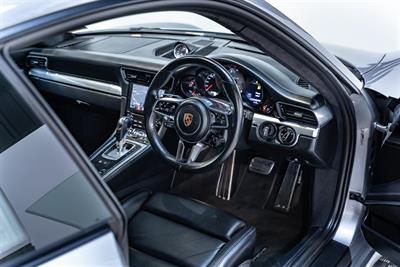 2016 Porsche 911 - Thumbnail