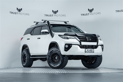2017 Toyota Fortuner - Thumbnail