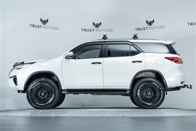 2017 Toyota Fortuner - Thumbnail