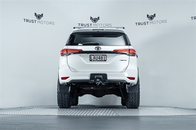 2017 Toyota Fortuner - Thumbnail