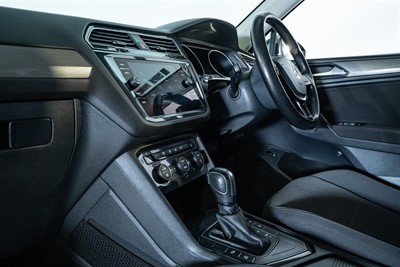 2021 Volkswagen Tiguan - Thumbnail