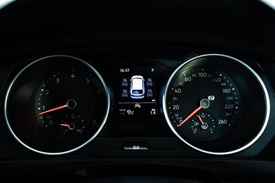 2021 Volkswagen Tiguan - Thumbnail