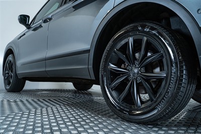 2021 Volkswagen Tiguan - Thumbnail