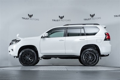 2019 Toyota Landcruiser Prado - Thumbnail
