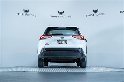 2019 Toyota Rav4 - Thumbnail