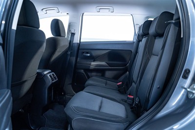 2021 Mitsubishi Outlander - Thumbnail