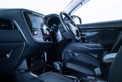 2021 Mitsubishi Outlander - Thumbnail