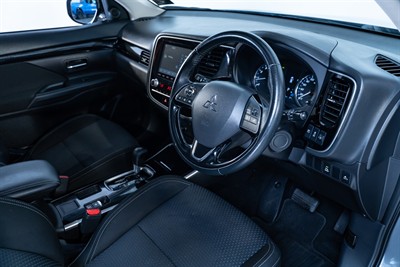 2021 Mitsubishi Outlander - Thumbnail
